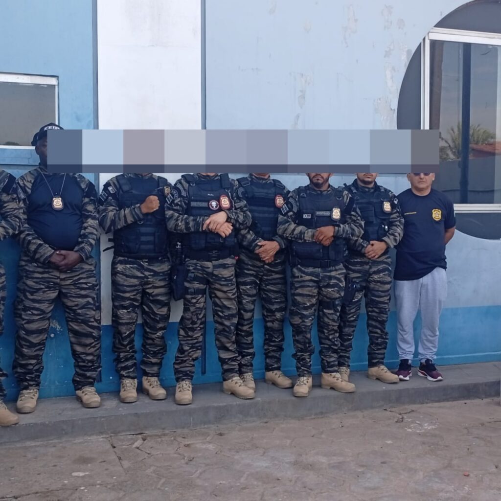 Esses são os alunos da CEIP do Maranhão usando farda semelhante de policias civis do MA.